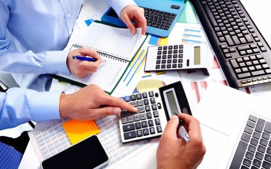 Mantenimiento de los registros y libros contables y oficiales.