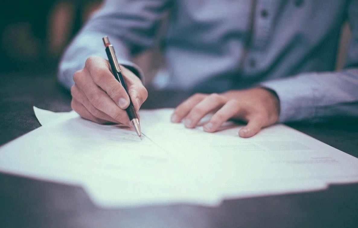 Elaboración de contratos de trabajadores